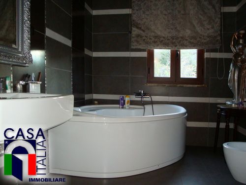 bagno al piano terra con vasca idromassaggio