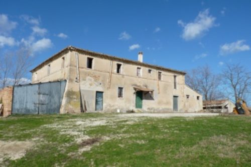 Il Conventino un vecchio casale in pietra e mattoni di grandi dimensioni