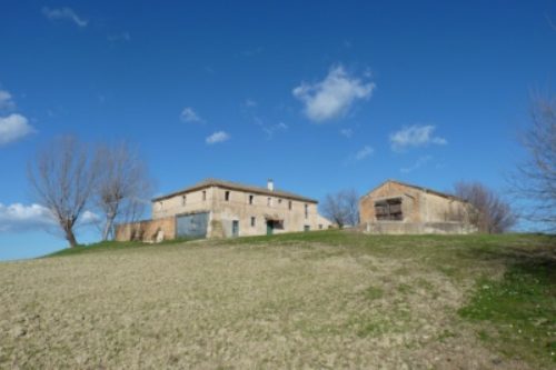 Completamente circondato da terreno agricolo
